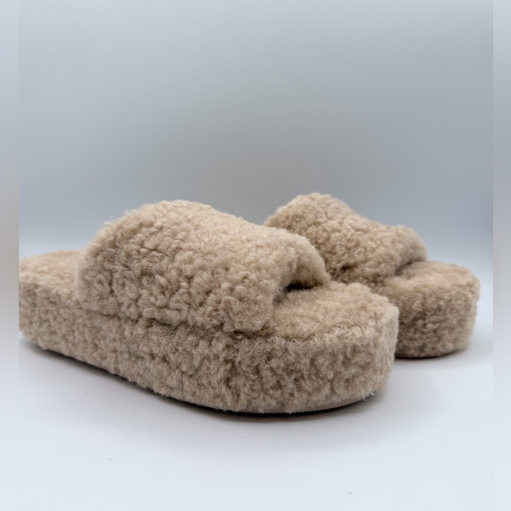 Steve Madden Snuggy Natural Slip On
